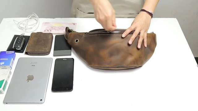 Amazon | [(チョウギュウ) 潮牛] 三日月型 本革 メンズ ウエストバッグ